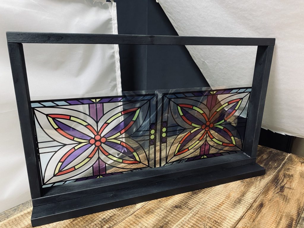 カフェっぽい窓枠販売もしています。