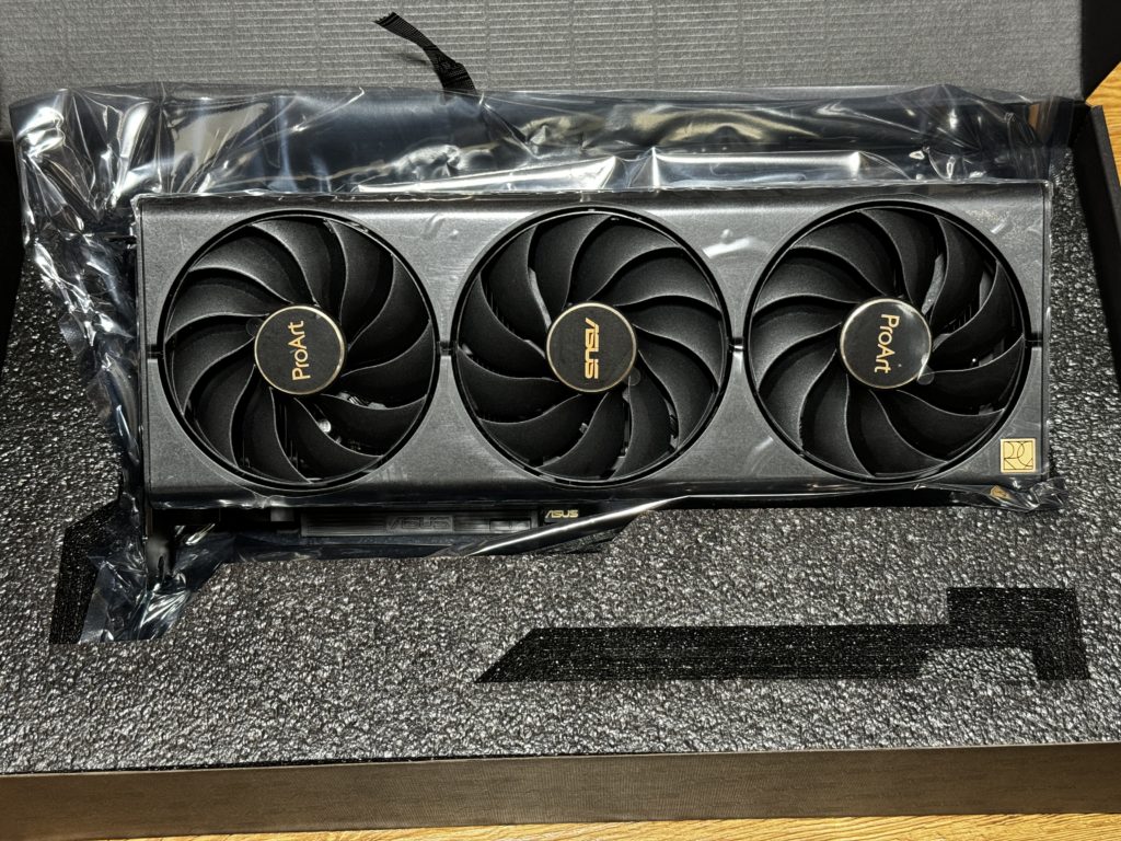AsusのProArt RTX 4070Ti SUPER かっこいい